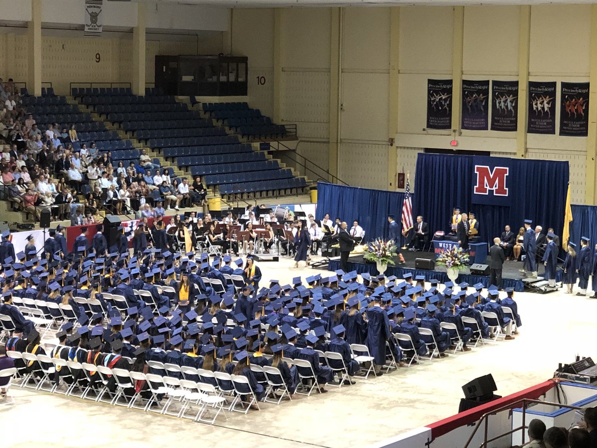 MendhamHockey's tweet photo. #Mendhamhockey #MendhamPuck #Classof2018 Congrats to Seniors and Captains - Tanner, Brian, Dustin &amp; John. Good Luck missing #Mennen Arena https://t.co/8EQLkSnLMb