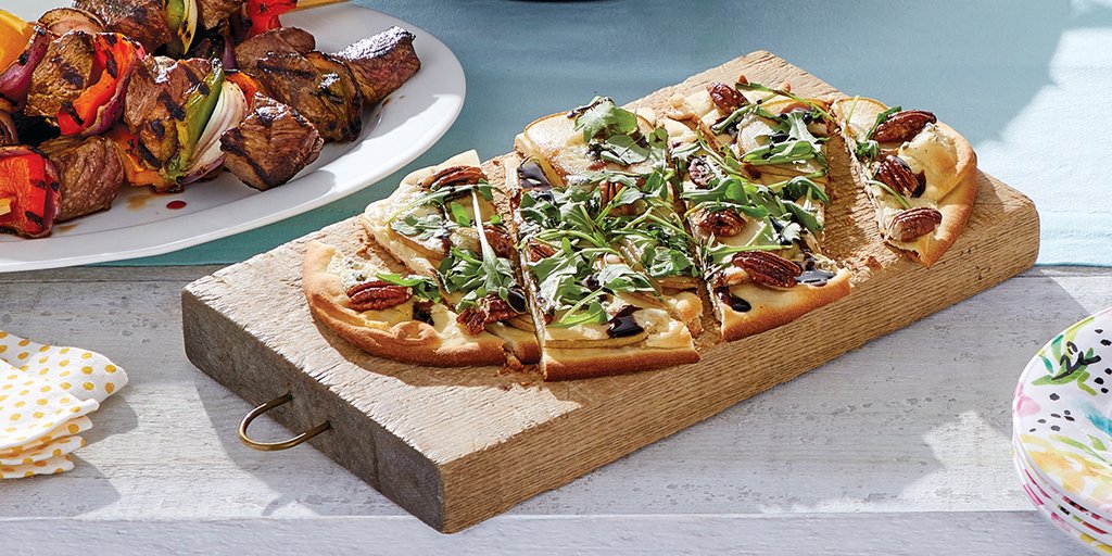 sobeys's tweet image. Here's the perfect side to tonight's dinner: One of our new, freshly prepared Flatbreads. Handcrafted in-store, they're hot and ready from your BBQ or oven in less than eight minutes! Check them out here &amp;gt;&amp;gt; bit.ly/2kkUbOo