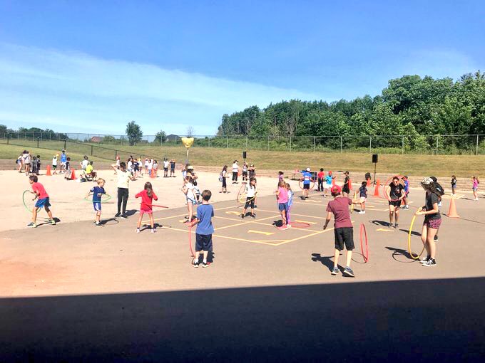 ecobrien6's tweet photo. The Gr. 7s were awesome leaders for Play Day! A huge shoutout goes out to all staff and students @MargueriteHCDSB for their hard work making today so great! #7EF #PlayDay @HCDSB https://t.co/CdYfqeju02