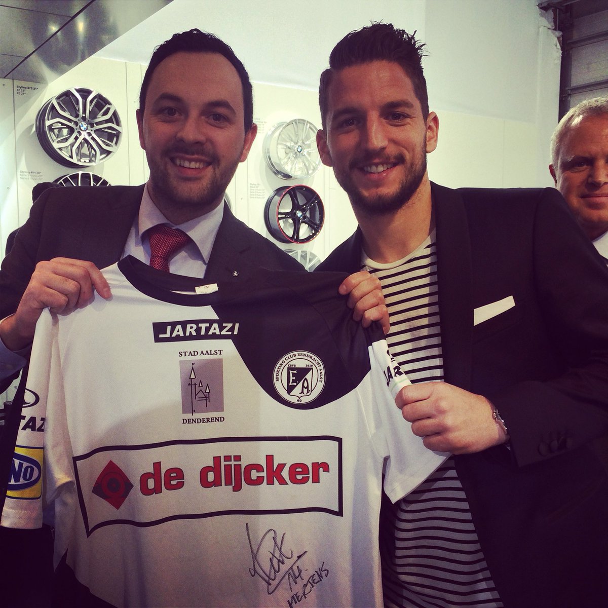 michaeldeschep's tweet photo. @dries_mertens14 heerlijke woorden over Eendracht Aalst in @Telefacts met een andere Eendracht held #gillesdebilde. Wij zijn u niet vergeten! #driesisnenoilsjteneir https://t.co/NzkT06UmZK