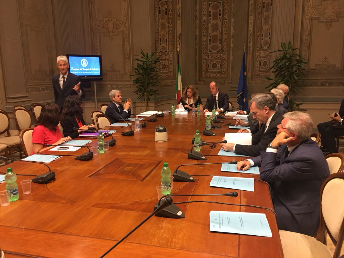 Albinosalmaso's tweet photo. #federalismo. riparte la trattativa per l'autonomia differenziata. a Roma l'incontro tra la ministra degli Affari regionali Erika Stefani, il governatore del Veneto Luca Zaia e la delegazioni di esperti giuridici. https://t.co/eBHSkAQqel