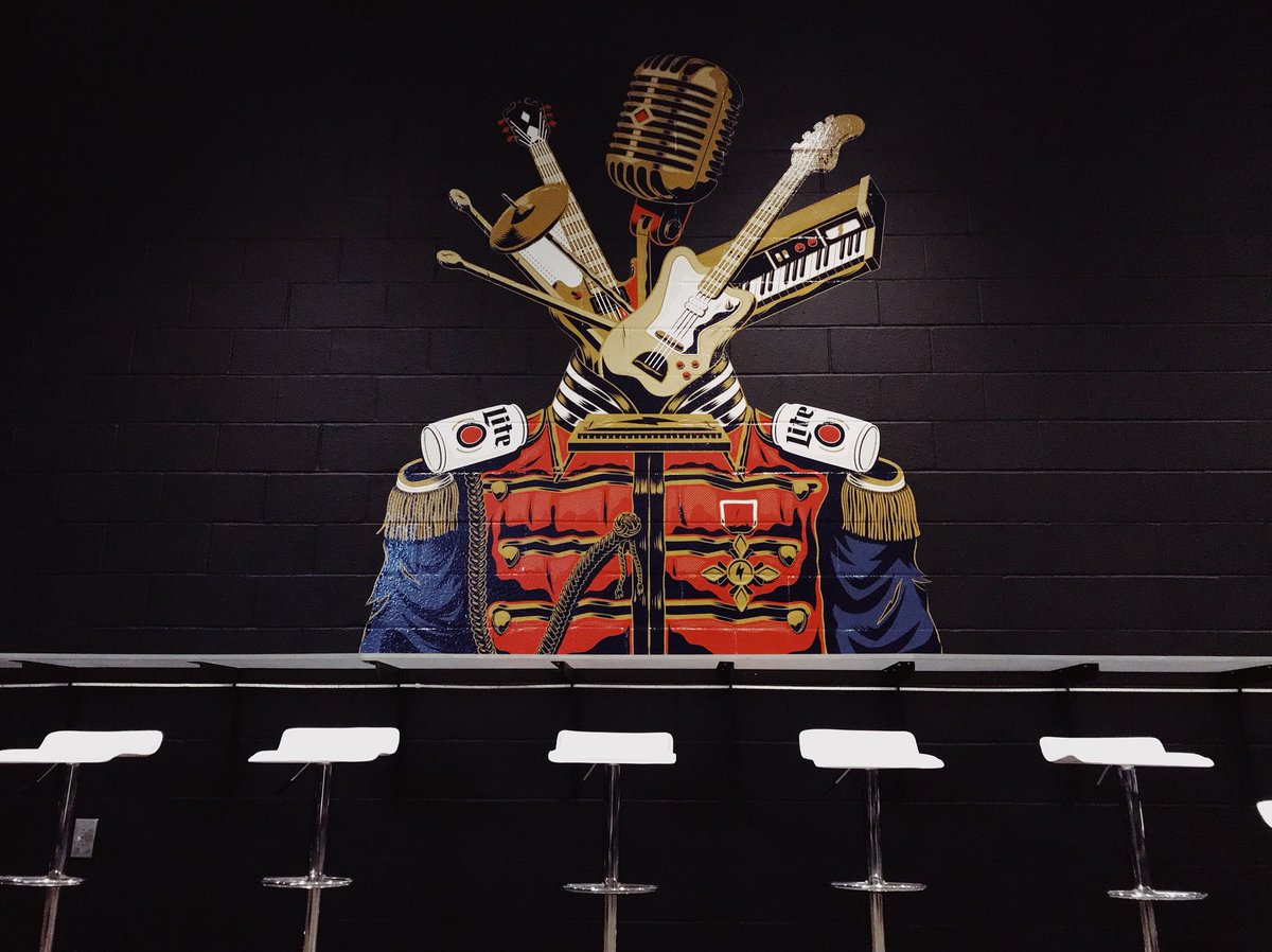 SimmonsBnkArena's tweet image. #issavibe Experience the ultimate VIP treatment tonight at the Vibe Room. You can purchase your tickets at the Vibe Room entrance (near the Washington Street Ave. entrance Sec 106). While supplies last #17Left #verizonarena #viberoom #concert