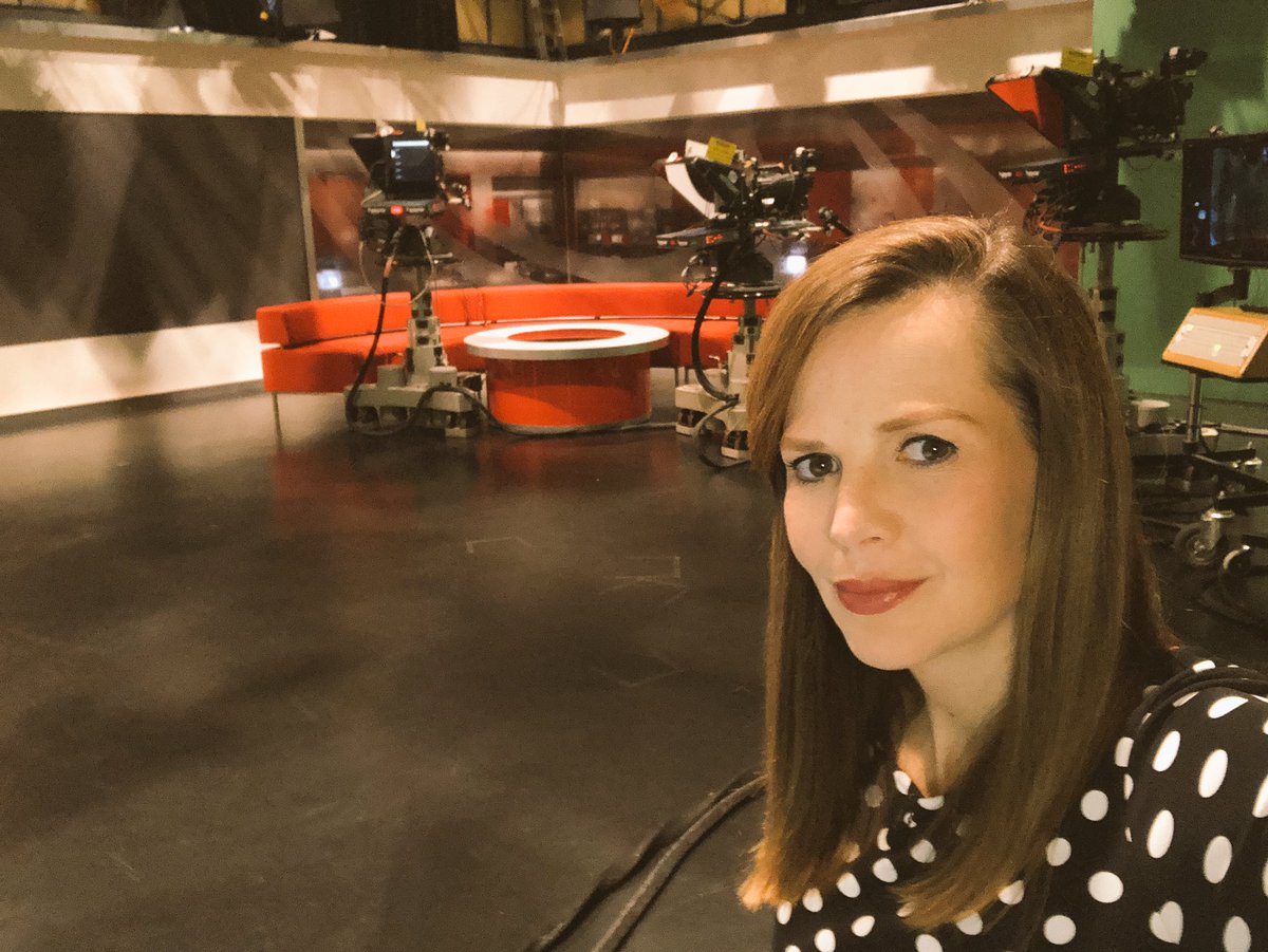 AlexisGreenTV's tweet photo. We have 4 cameras 🎥 in the @BBCSouthNews studio. During the 1830 program there are 3 camera operators (2 in the studio and one in the TV gallery) At 2225 all the cameras are controlled by this joystick! #steadyhandneeded https://t.co/29XAI2G7TM