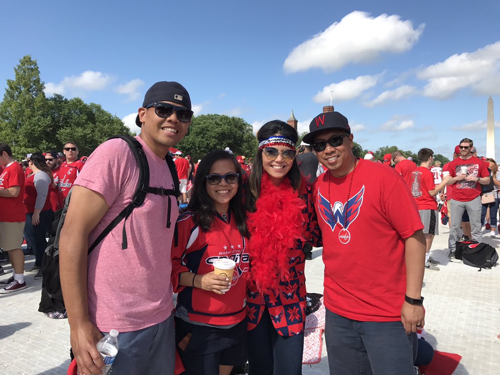 stranoblaze's tweet photo. thanks @OhMyGOFF for hanging out with the fans and for the pic!  so cool!!! and dope blazer!  #allcaps #stanleycup #washingtoncapitals https://t.co/qAr1636agl