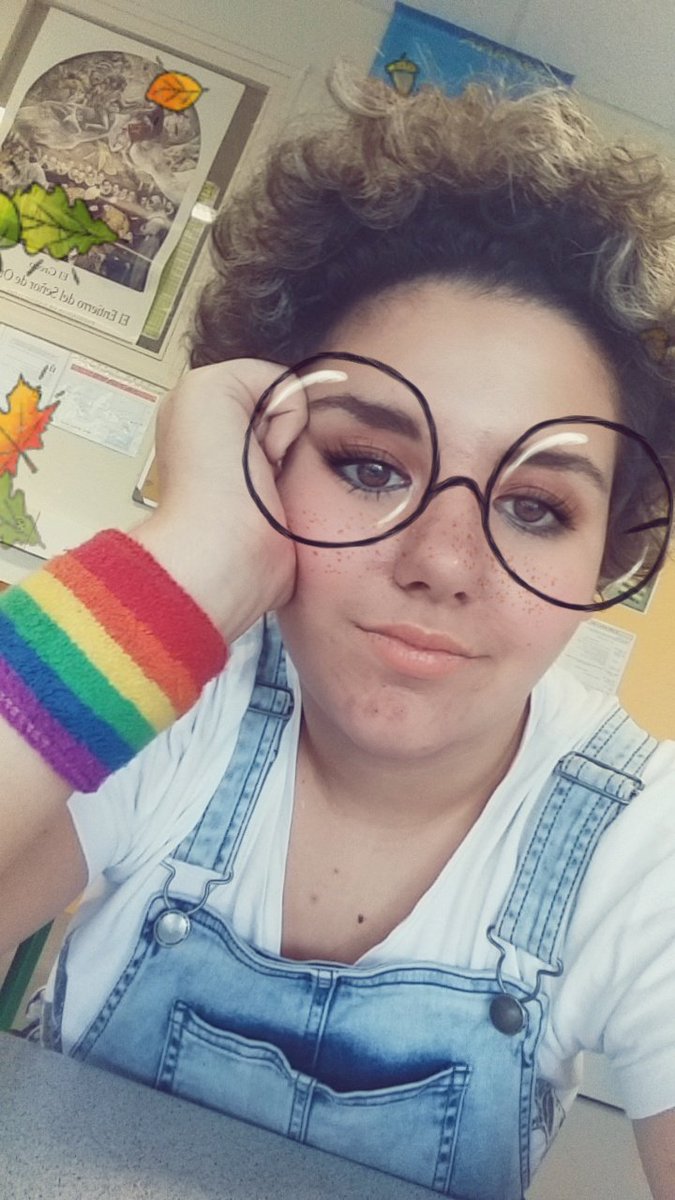 Charliosaure's tweet photo. #JuneIsForQueer on est magnifiqueuh https://t.co/vShJpkwtma