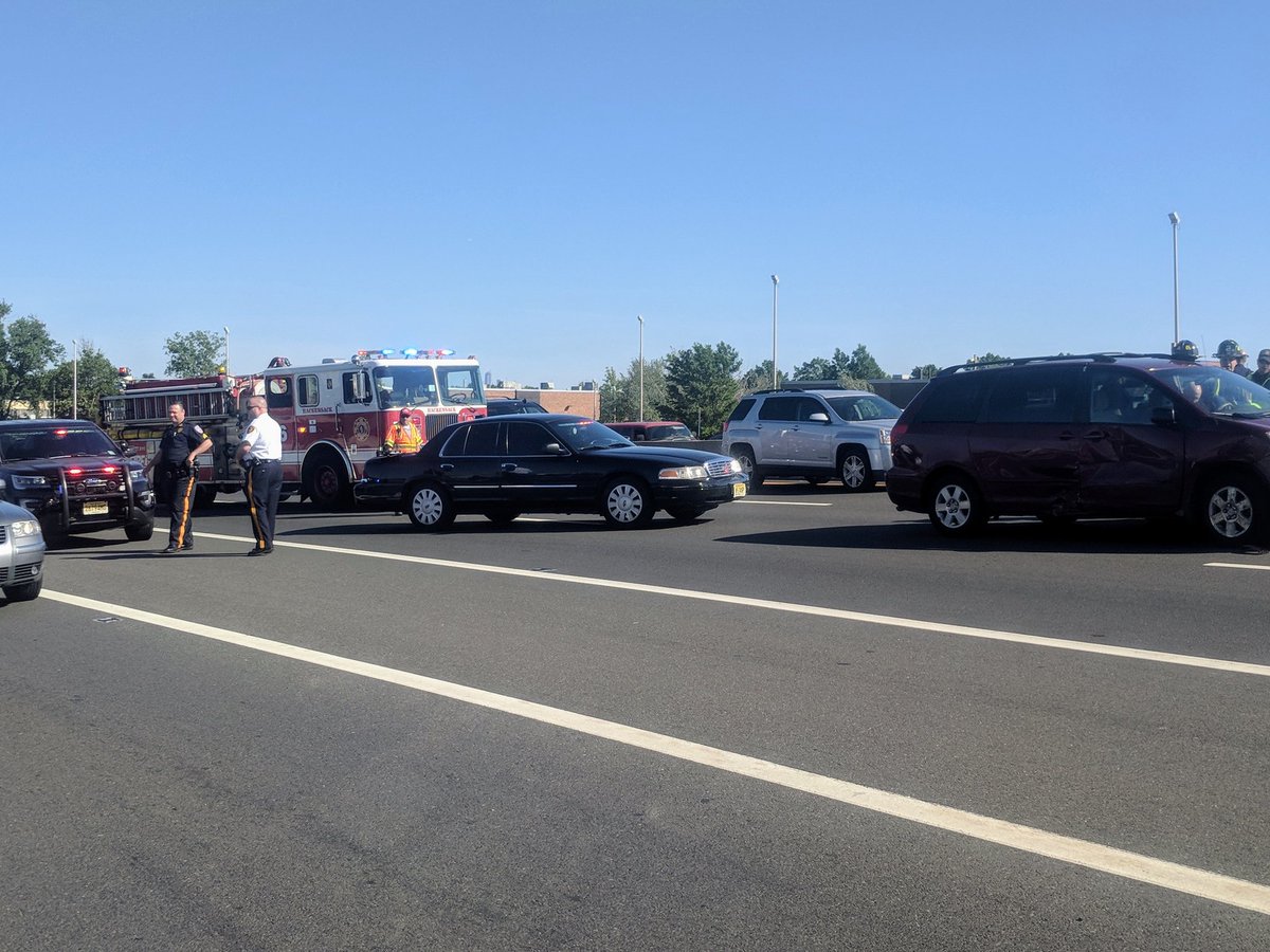 HackensackFDNJ's tweet photo. Route 80 West Near exit ,64 local lanes MVA with 3 injuries. Expect delays @FiOS1NewsNJ @ABC7NY @CBSNewYork @NBCNewYork @fox5ny @wpix @HackensackPD @NJTRANSIT_NBUS @CliffviewPilot #hackensackfire https://t.co/pVMJMmyw82
