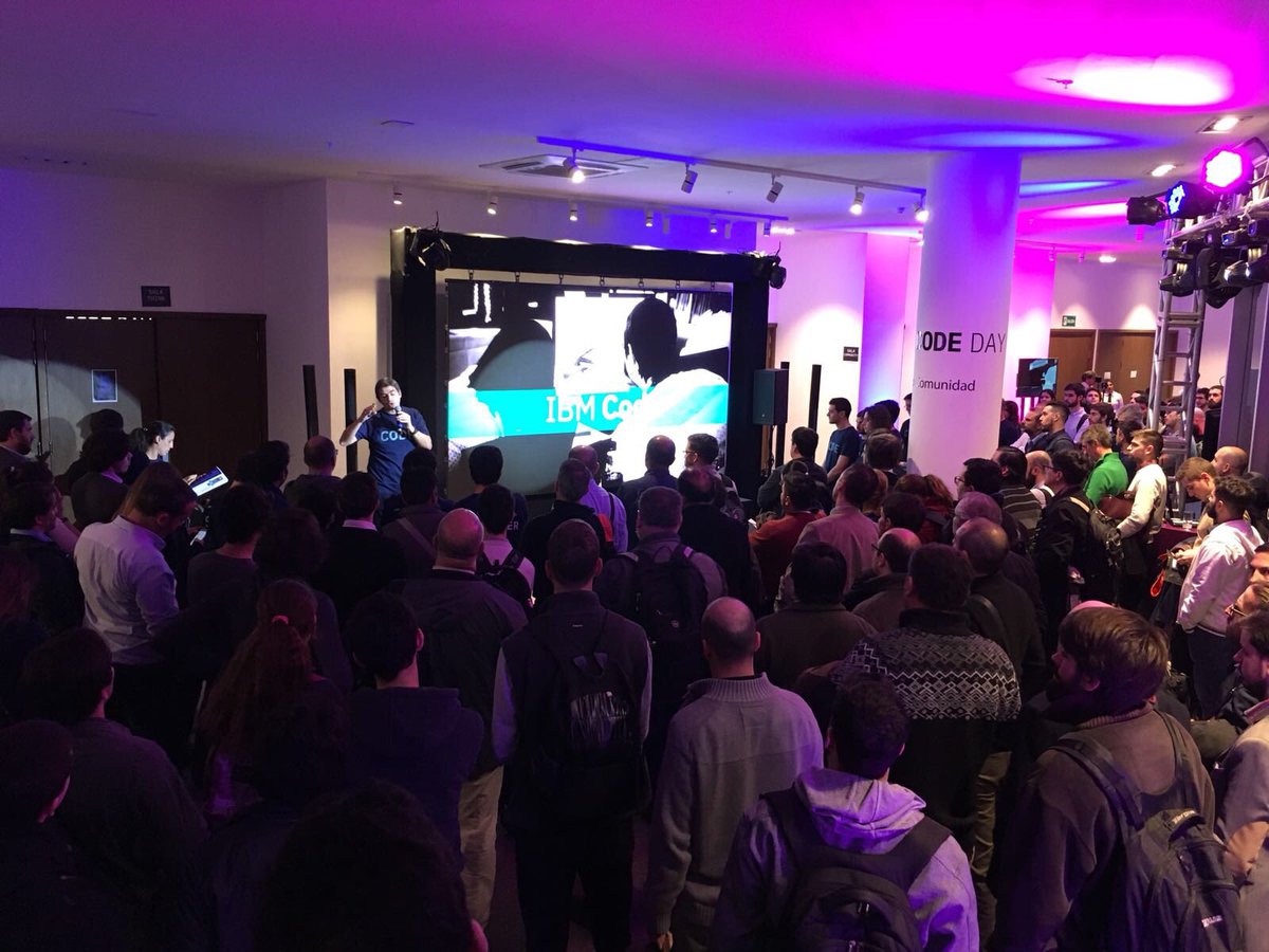 aspekt's tweet image. Ya están Diego y Andrés con el hands on de Machine Learning con Python y DSX! #IBMCodeMVD