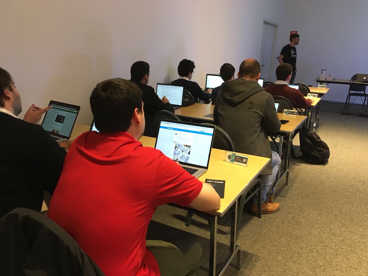aspekt's tweet image. Ya están Diego y Andrés con el hands on de Machine Learning con Python y DSX! #IBMCodeMVD
