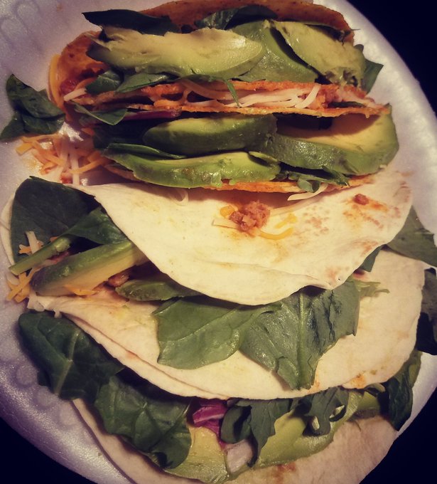 So much avacodo🥑 on my tacos🌮 😋😋😋 https://t.co/59AfVwwvYJ