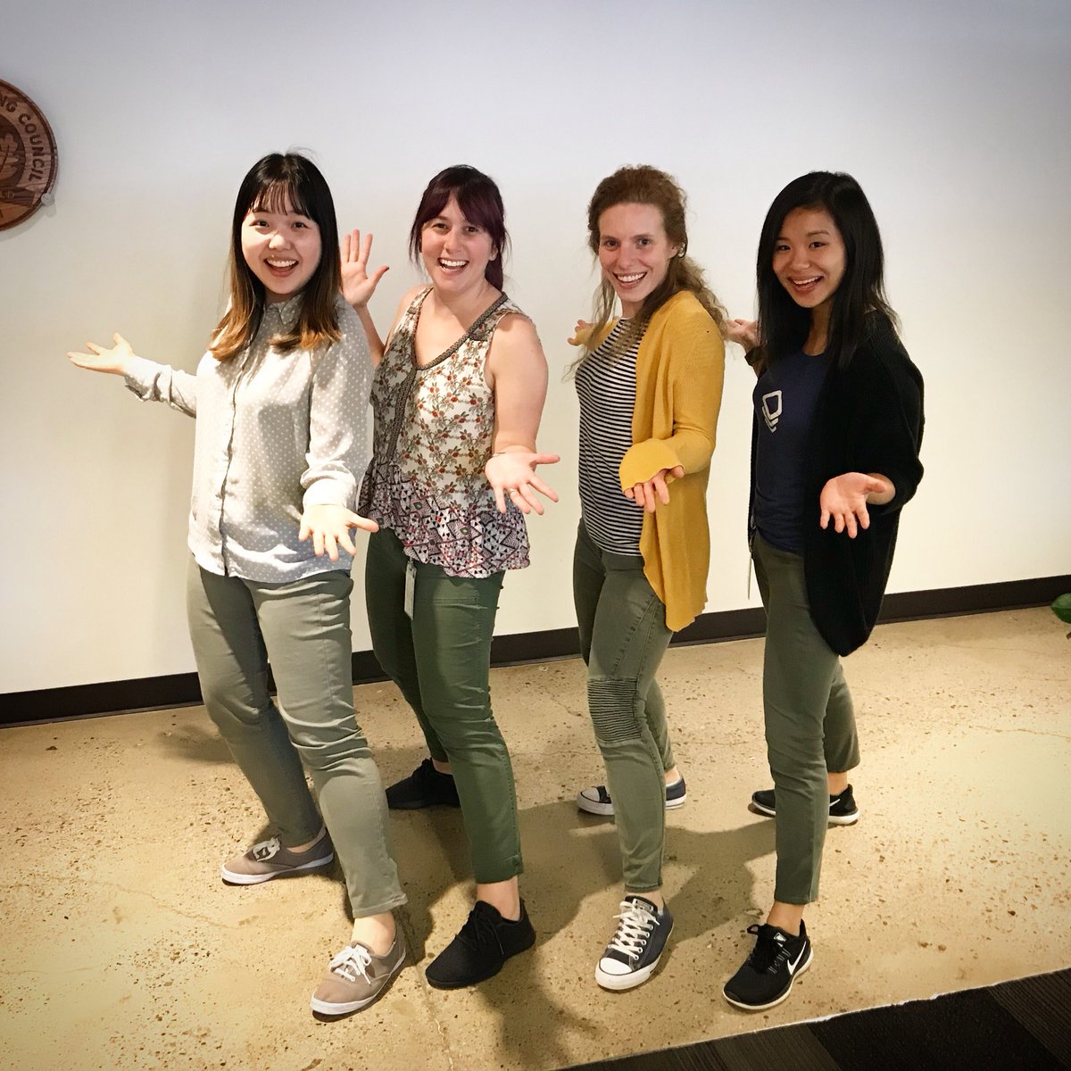 acceber95's tweet photo. On Tuesdays we wear green - @scrattatat https://t.co/oelJ4VTRO4