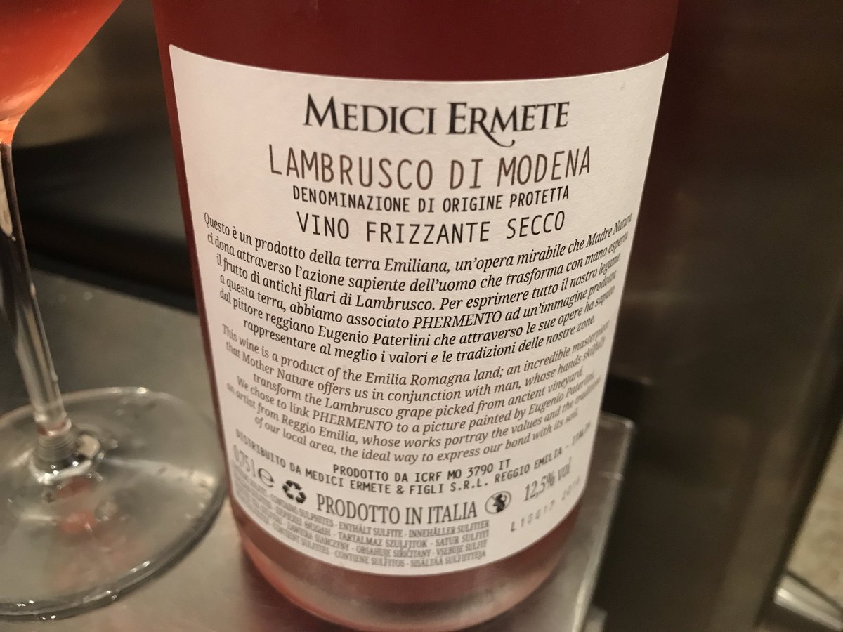 Amici #winelovers dopo una serata di lavoro ecco il meritato premio: #Lambrusco Metodo ancestrale di <a href="/ermetemedici/">Medici Ermete</a> quintessenza della tradizione emiliana da antichi filari