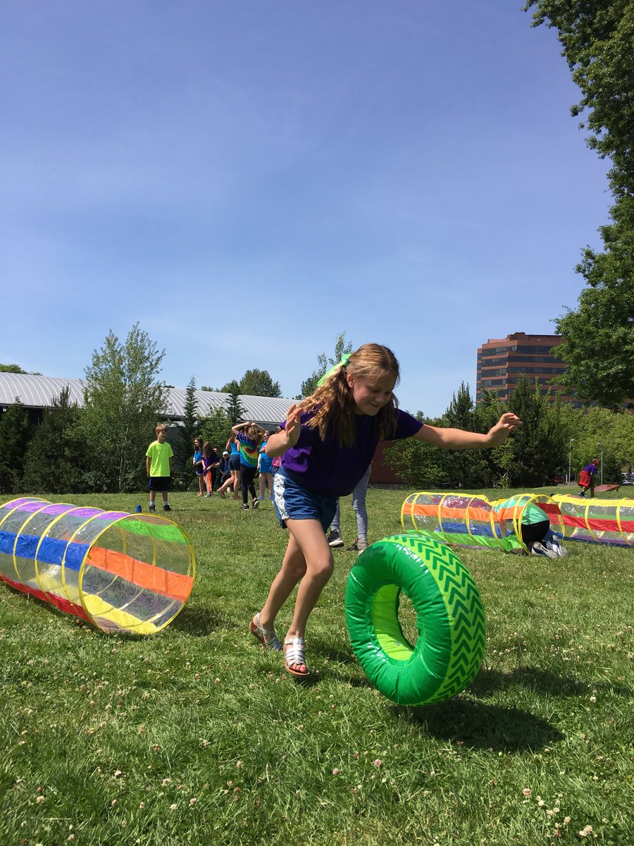 careyononon's tweet photo. Field Day 2018!  What a beautiful and fun day!! @MetzgerMustangs https://t.co/D2KRd5Tzbn