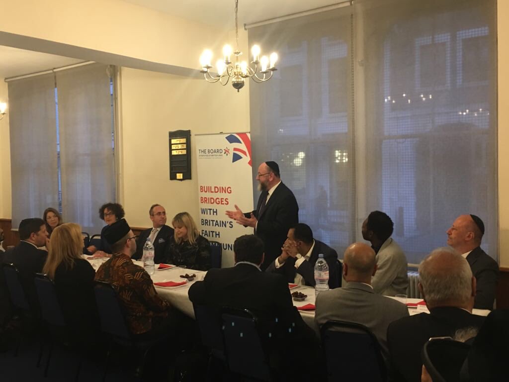 chiefrabbi's tweet image. "Jews &amp;amp; Muslims are part of the same historic family. Our friends here tonight are true and genuine brethren in every sense." 

The Chief Rabbi addresses an Iftar at Great Portland Street Synagogue this evening hosted in honour of the signatories of Muslims Against Antisemitism.