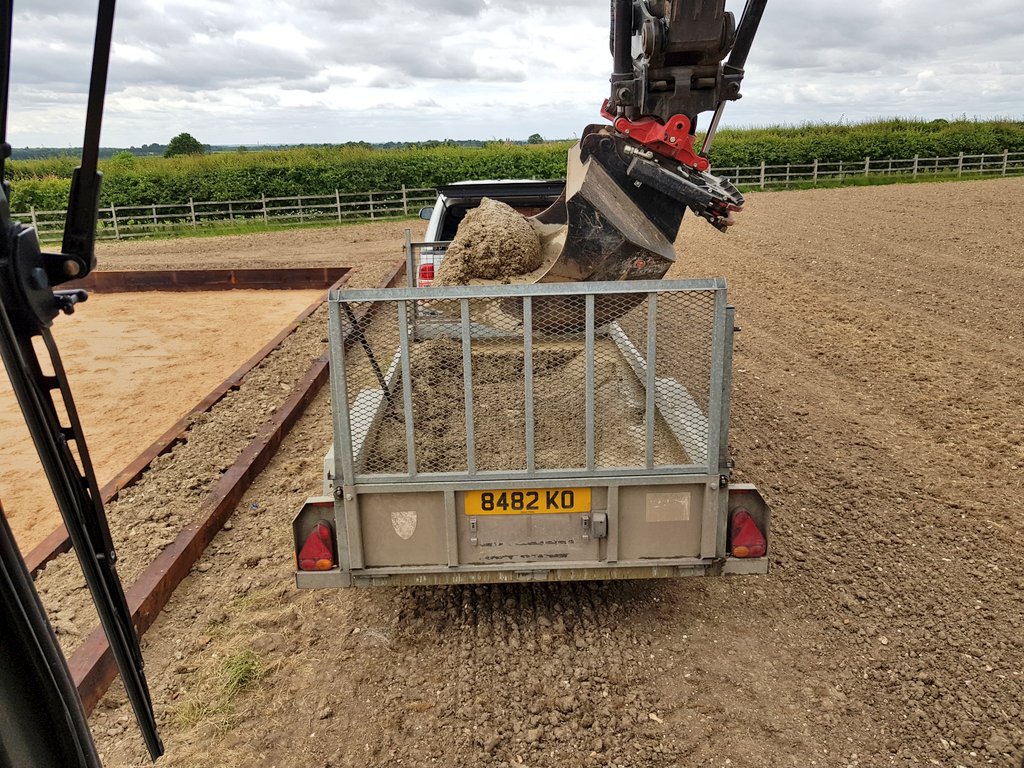 Stevehill450's tweet photo. Great day today , #arenabuild #arenaconstruction #equestrian #horsehour #britishdressage @AndrewsBowenltd https://t.co/KRfGHyrO7b