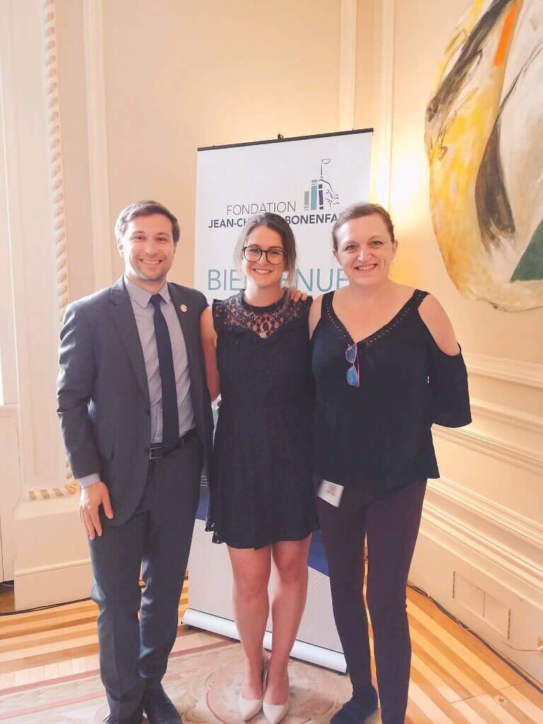 Bravo aux stagiaires de la fondation Charles-Bonenfant, qui terminent leurs parcours de 10 mois à l’#AssNat! @justinelal2, merci pour ton appui, ton calme et ta contribution inestimable à la bataille de <a href="/ManonMasse_Qs/">Manon Massé</a> et moi à l’égalité hommes-femmes! #polqc