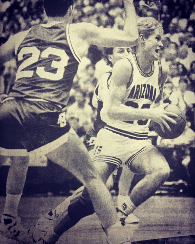 wildabout88's tweet photo. Steve Kerr drives the lane. 🐻⬇️#wildabout88 #aplayersprogram #beardown #stevekerr #goldenstatewarriors #dailywildcat #thomasweaver
@aplayersprogram @warriors Photo by Thomas Weaver. The Arizona Daily Wildcat. https://t.co/vuk8uWDLo1