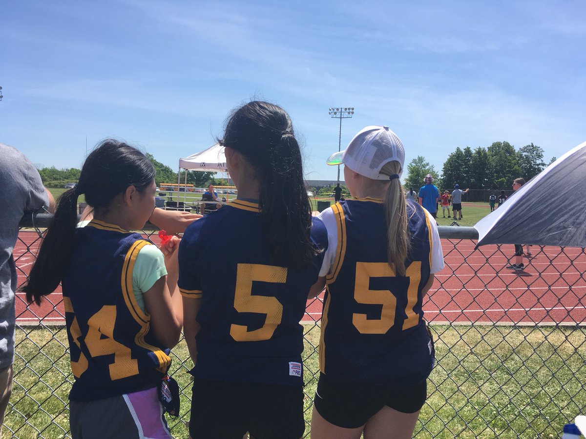 zlane13's tweet photo. A day of Panther pride for @Norwood_hwdsb at the Sr elementary track meet today. There were some amazing finishes and personal bests, but the team support made it all worth while. https://t.co/eErSJqdUyb