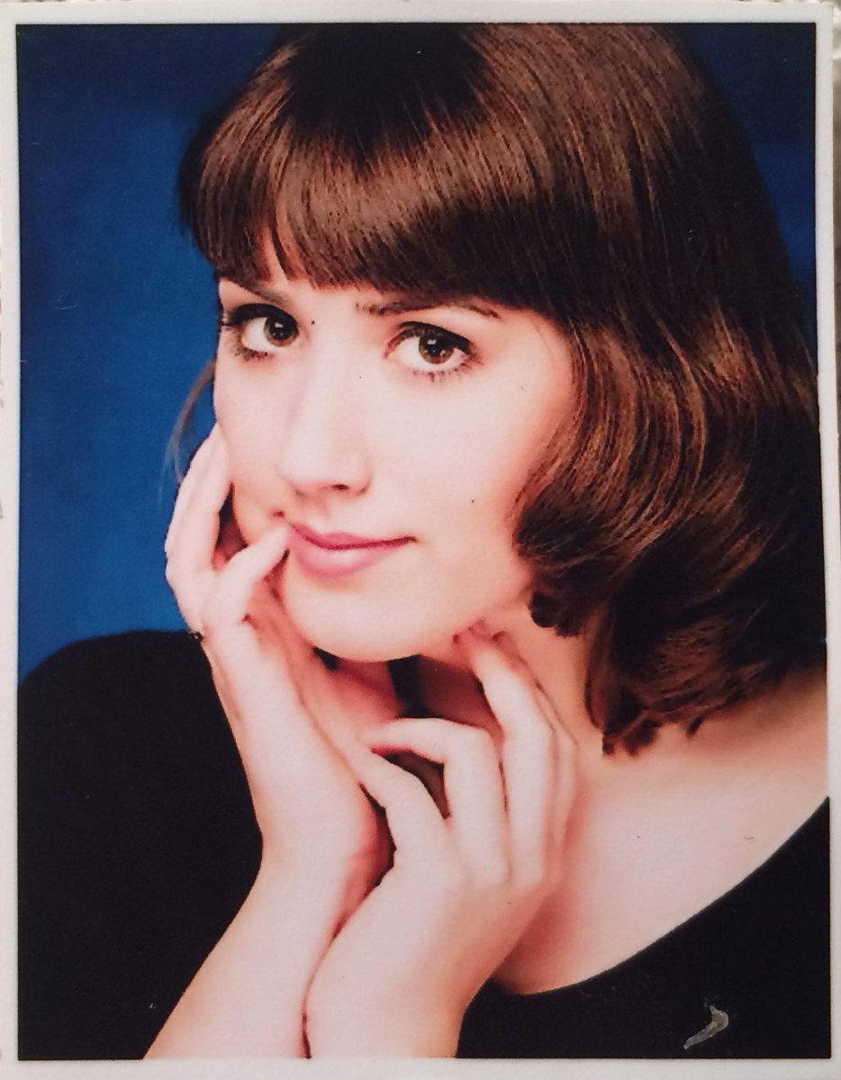 Applecandra's tweet image. Is it too late for #firstheadshot because I just came home to find this beauty 😳 #firstheadshotday #whatdoidowithmyhands