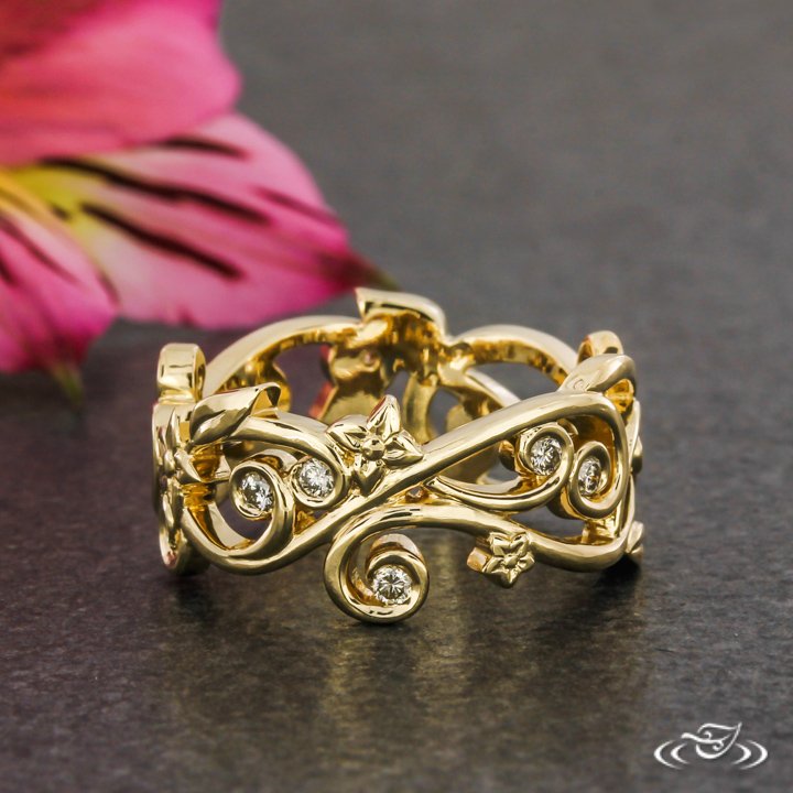 Jewelryworks's tweet photo. Golden flowers are swept up by golden swirls in this fun #Floral #Ring. #GreenLakeJewelry #RecycledMetal #EthicalJewelry https://t.co/YTJOvESXZC