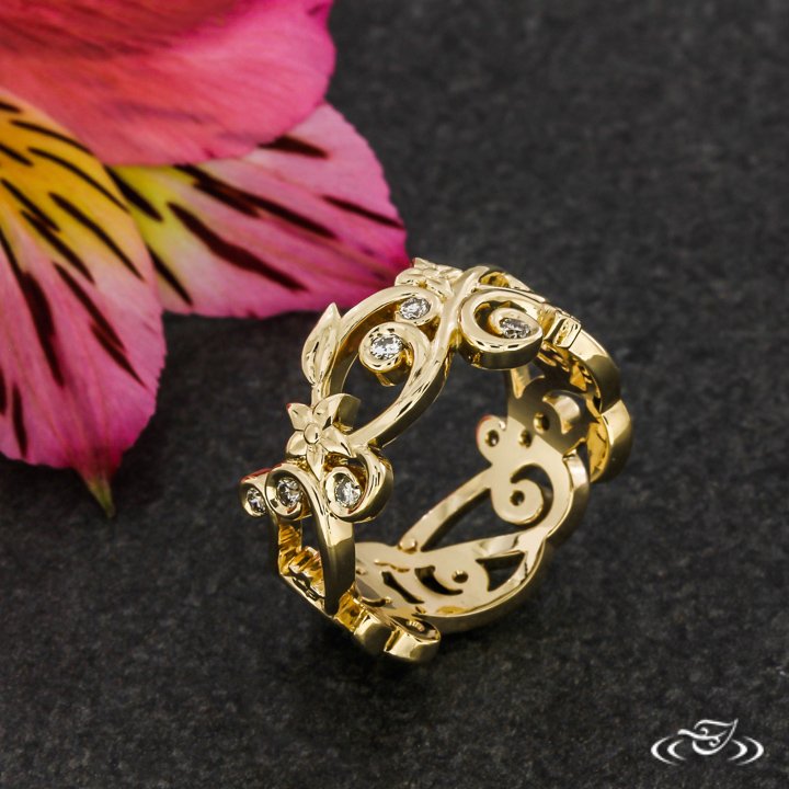 Jewelryworks's tweet photo. Golden flowers are swept up by golden swirls in this fun #Floral #Ring. #GreenLakeJewelry #RecycledMetal #EthicalJewelry https://t.co/YTJOvESXZC