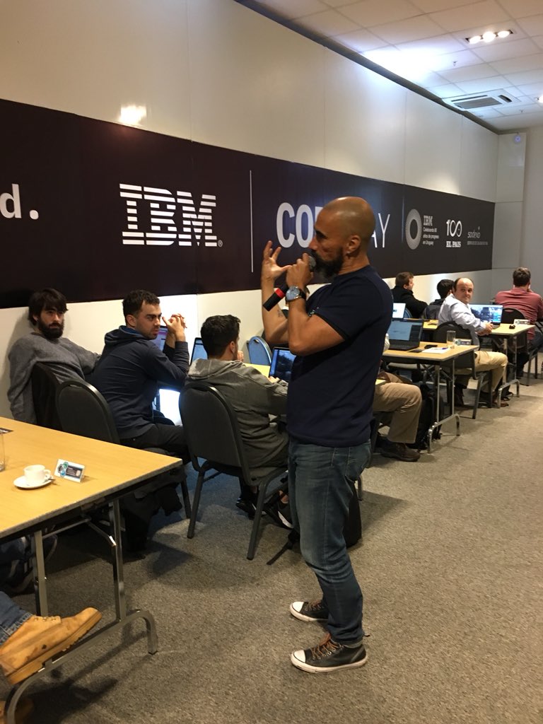 gabyret's tweet image. Salas llenas en los hands-on de #IBMCodeMVD @IBMUruguay