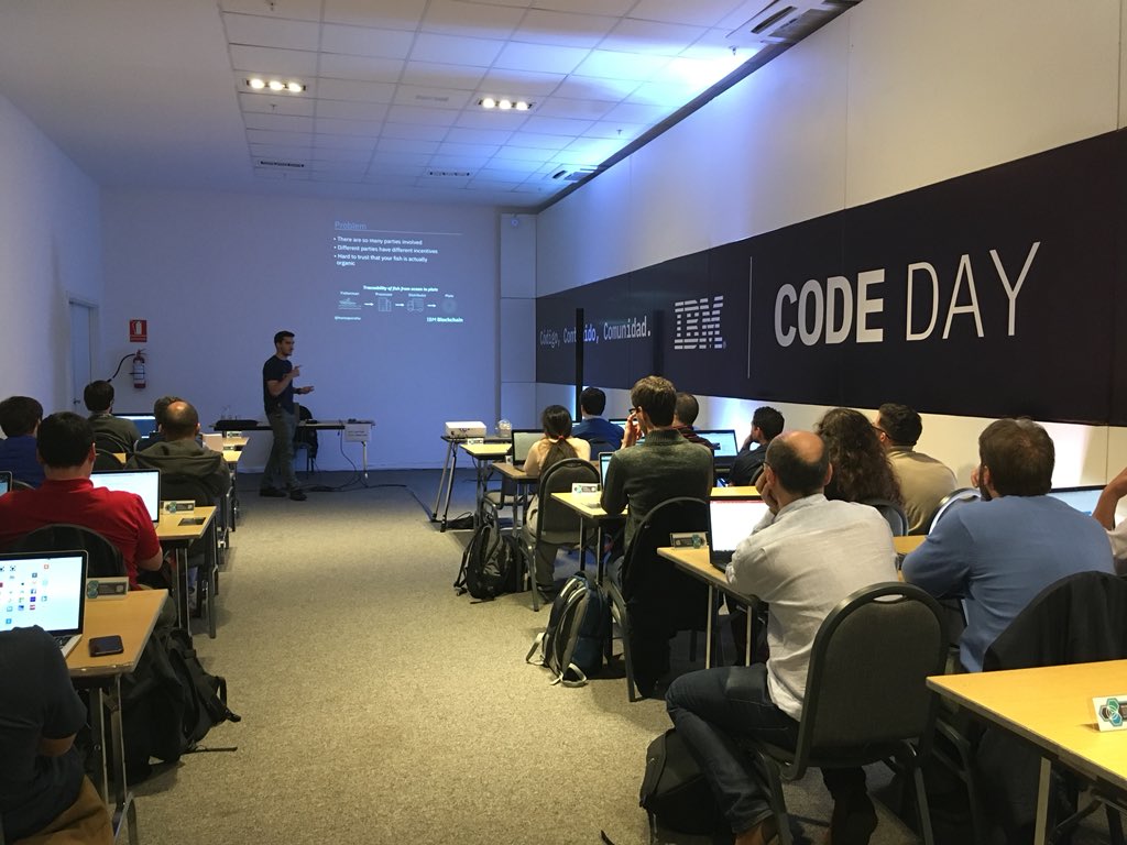 gabyret's tweet image. Salas llenas en los hands-on de #IBMCodeMVD @IBMUruguay