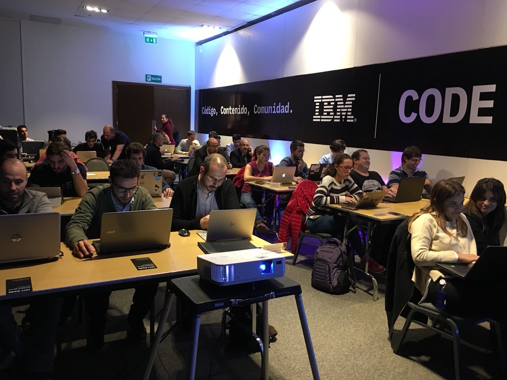 gabyret's tweet image. Salas llenas en los hands-on de #IBMCodeMVD @IBMUruguay