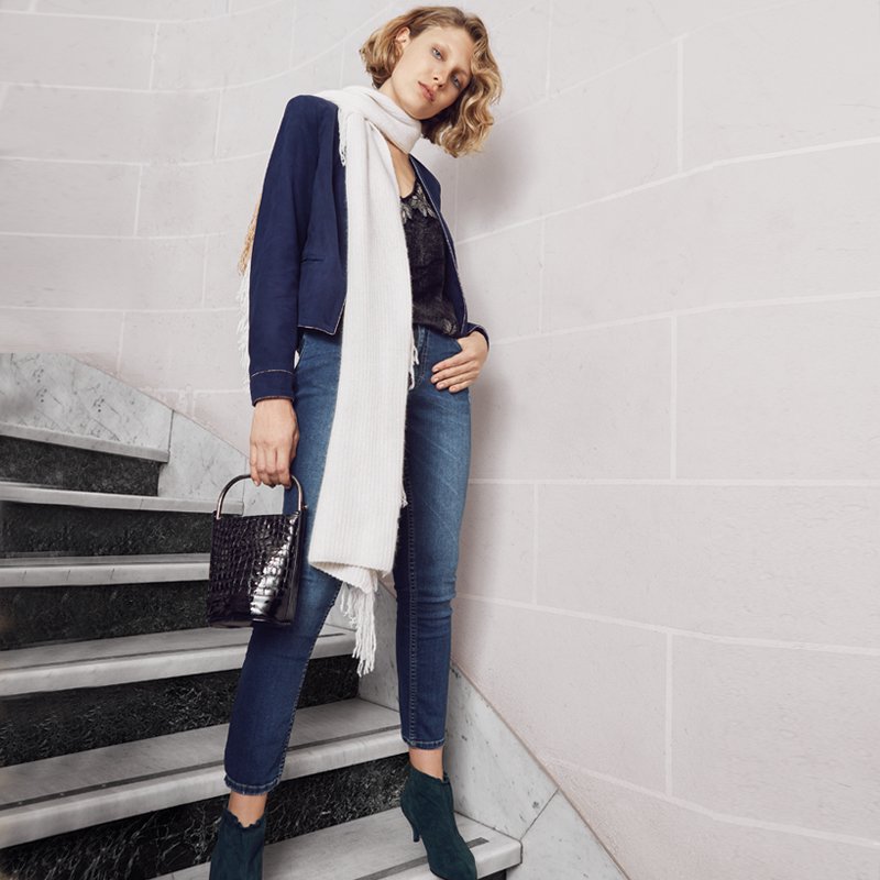 Uma_Oficial's tweet photo. Blue is the new black -  Bufanda Cravan + Chaqueta Beatrice + Top Breton https://t.co/UMg15rlnF5