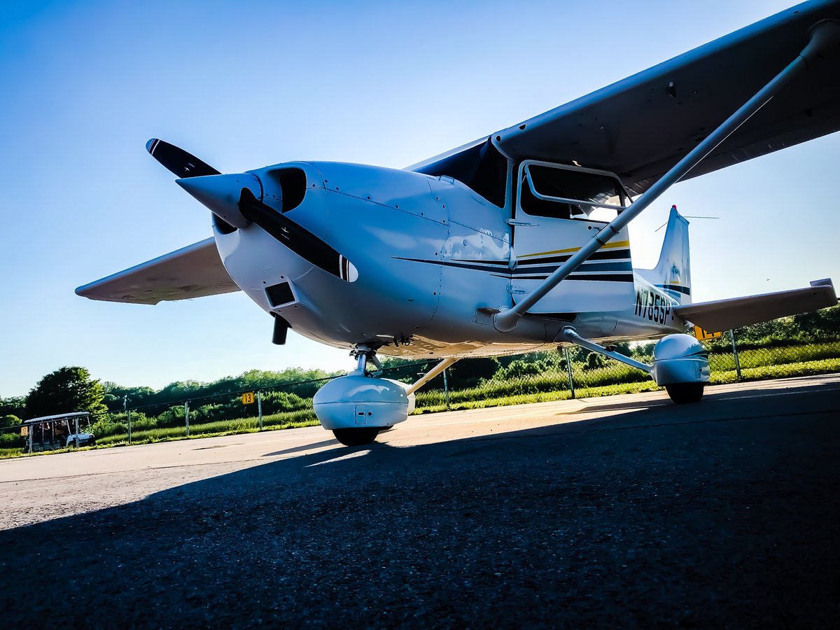 taxi2alpha's tweet photo. The only girl I’ll ever need in my life. But seriously single as all get out over here lmao. #avgeek #avnerd #aviation#cessna #cessna172 #generalaviation #ohiopilot #pilotlife https://t.co/r0qbEjW46Z