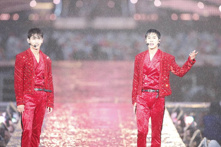 withT_yhcm's tweet photo. #東方神起 #BeginAgainSpecialEdition
#日産スタジアム3days
東方神起 Road Reboot
Begin ~Again Version~ https://t.co/Ihgaklo5qO