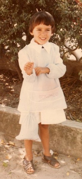 gdsg77's tweet photo. Hace 35 años nos sacaban estas fotos. Con @Nico__we no nos conocíamos aun, pero nos unía el #CorteTaza. Para saber como pasamos de estas adorables criaturitas a... a... bueno, vengan el sábado a #40AñosNoEsNada y ya van a ver en que nos convertimos! Reservas - 098394602 https://t.co/gtkrMiZ9Z0