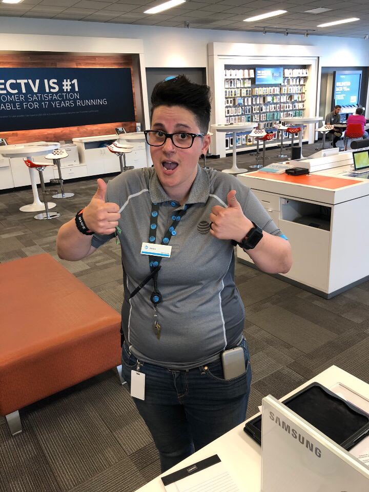 GainesvilleTeam's tweet photo. Karen back from vacay with a broadband!! #interwebs #broadnets #interbands #noplaysoff #OneFla #FloridaFighters https://t.co/ClZOtIAzjG