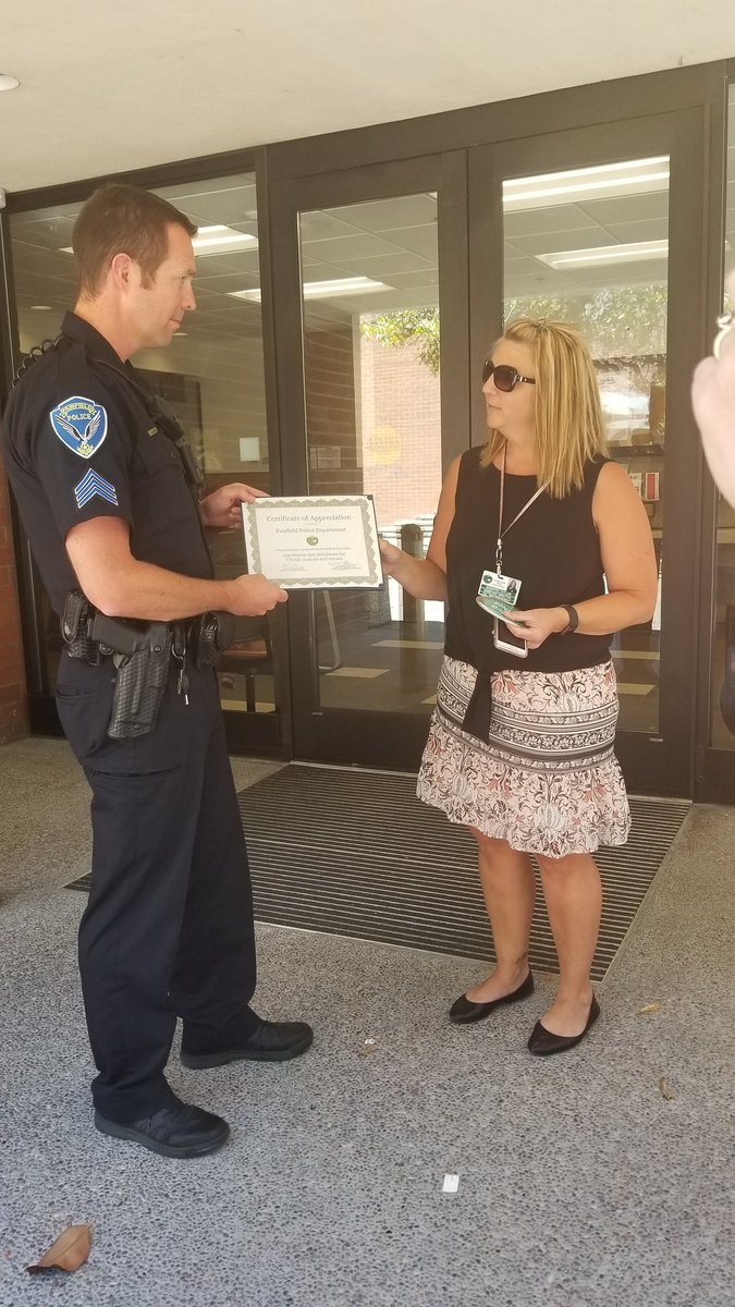 Amanda_I_Rish's tweet photo. Uber THANKS to @SgtOviatt and @OfcrCadeB @FairfieldPolice and #FairfieldSuisunChamberofCommerce for your partnership with @FairfieldSuisun #FSUSDLEADLAP #communitypartnersrock #teamwork #team5rocks https://t.co/HDXmGk7gvk