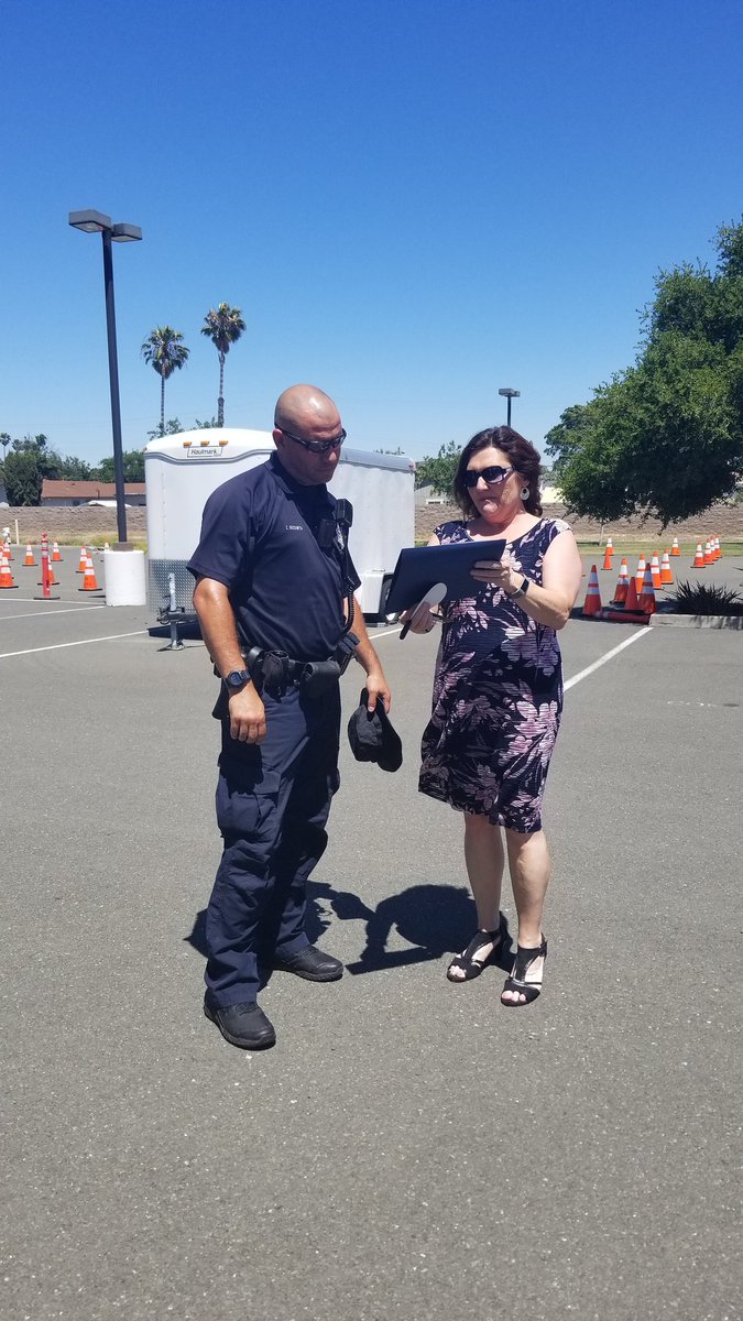 Amanda_I_Rish's tweet photo. Uber THANKS to @SgtOviatt and @OfcrCadeB @FairfieldPolice and #FairfieldSuisunChamberofCommerce for your partnership with @FairfieldSuisun #FSUSDLEADLAP #communitypartnersrock #teamwork #team5rocks https://t.co/HDXmGk7gvk