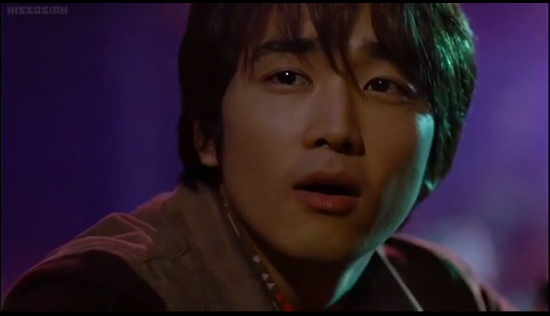 Fifi1700's tweet photo. #HeWasCool #SongSeungHeon was really cool throughout the movie ❤❤ Jung DaBin (RIP) was also very cutee 😍 Loved itt ❤❤ https://t.co/nMZEgSBdYM