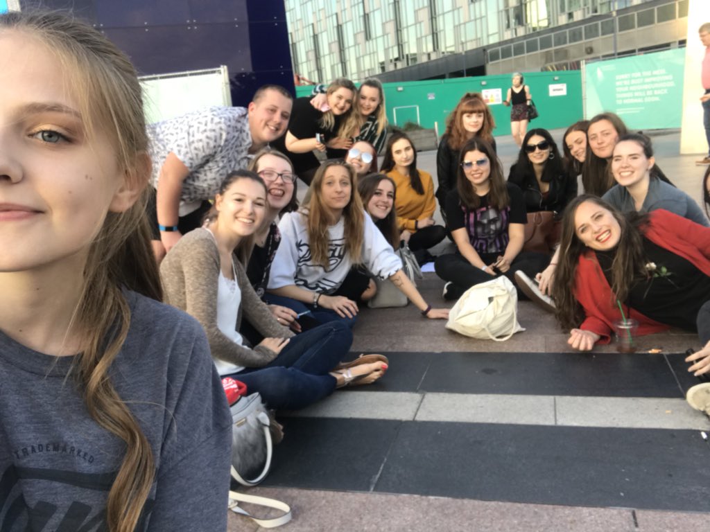 demsxqueen's tweet photo. I want to thank all of you who are in the photo ❣️ i was really nice to meet you all 💗 Lovatics forever and always !! #O2DemiSingAlong #GetWellSoonDemi https://t.co/0qjv6lfg9b
