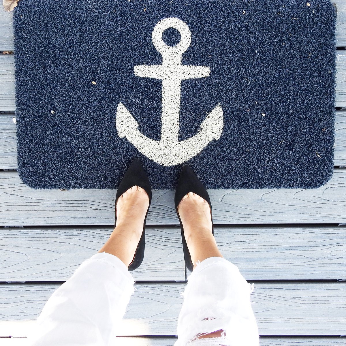 lisatiarasheels's tweet image. When you find a cute mat you have to take a photo!! All the nautical feels here ⚓️ Love spending time by the lake!
#Style2018 #styleinfluencer #wiw #tuesday #summer2018