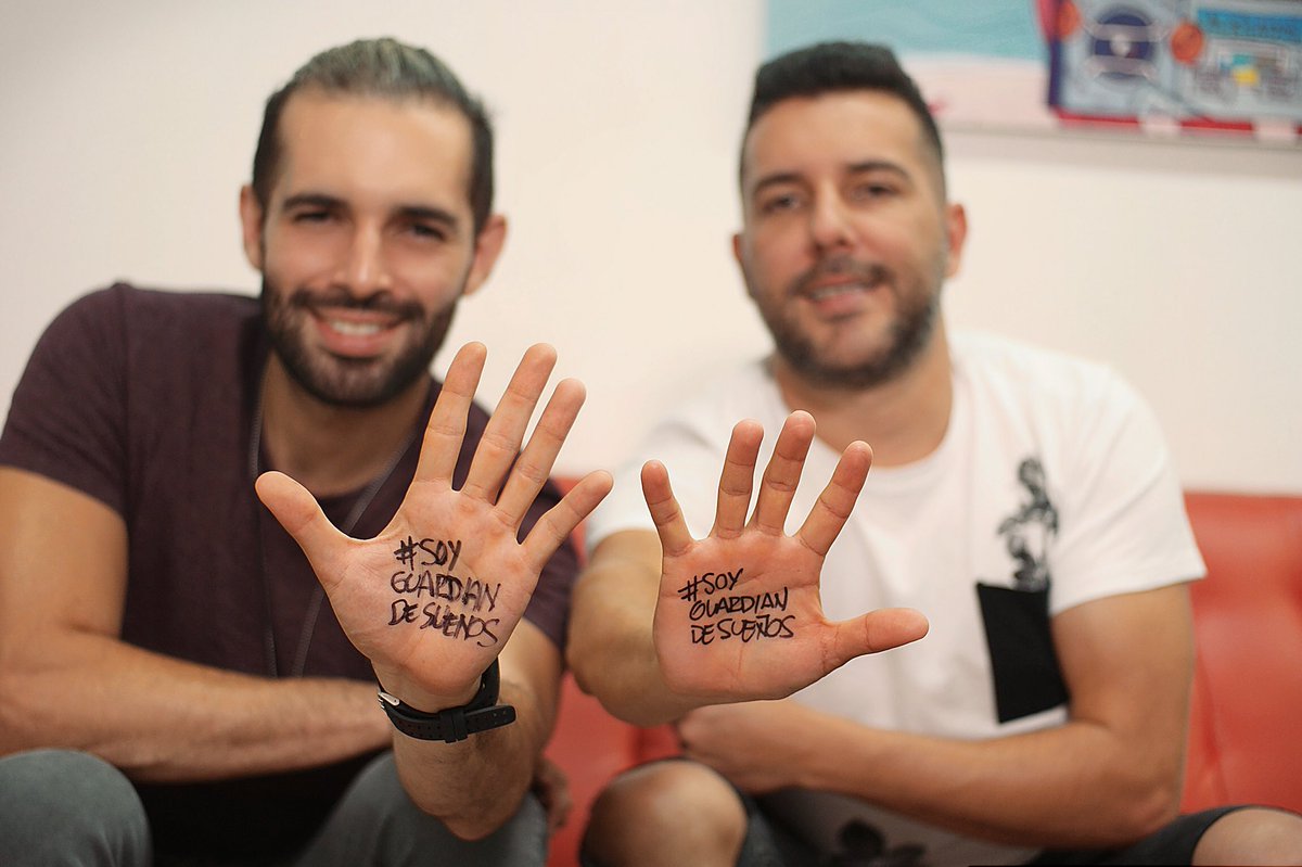 Alkilados's tweet photo. ✋🏽#SoyGuardianDeSueños 
‘Guardián es el que sueña que otros puedan soñar’: Que el único trabajo de los niños de nuestro país sea estudiar y sacar sus metas adelante. Cuidemos eso!!! ¿Quién más es Gurdián? ¡Compartan sus fotos!
@ICBFColombia @guardianesuenos https://t.co/COCAcvR9mu