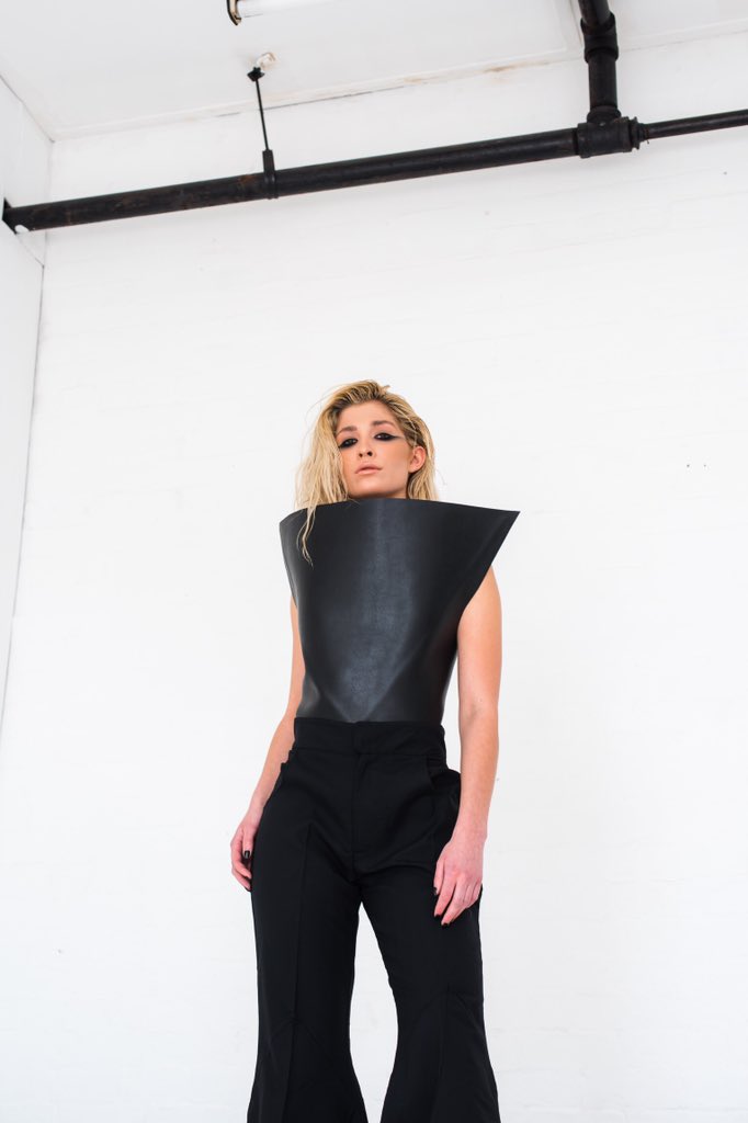 95MatthewTanner's tweet photo. LOOK 6 | A black leather shield styled corset top + black herringbone fit + flare trousers | COVEN aw18 |
Photographer @collettecreative
Model @emmanilnoc + @cathy_cmpr
#graduatecollection #look6 #photoshoot #designer #model #photographer https://t.co/Zq0nZxorSd