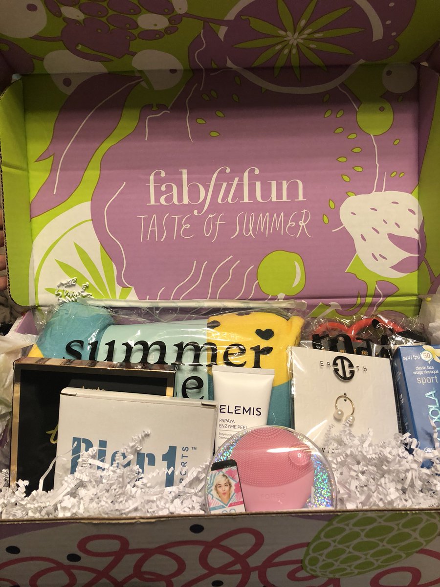 Bishop71_e's tweet photo. Yay! Excited about my box I just got! @FabFitFun #fabfitfun #fffgiveaway #ExperienceElDorado https://t.co/a16gqFYldO