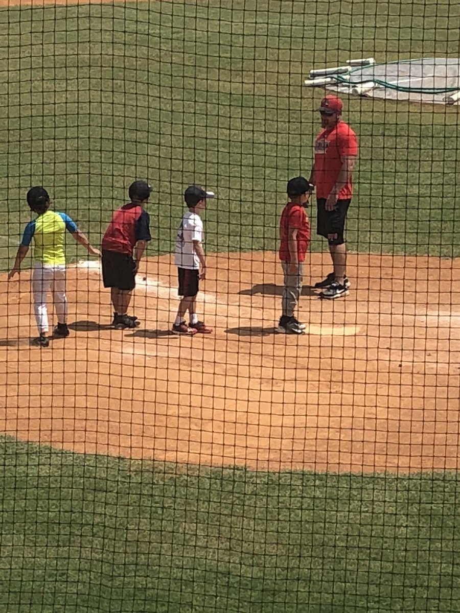 kdbeaird's tweet photo. @sikestonball  Awesome day at Bulldog Baseball Youth Camp.   #WeAreSikeston #SeriouslyIWasMelting ☀️🔥 https://t.co/avDAalHEeZ