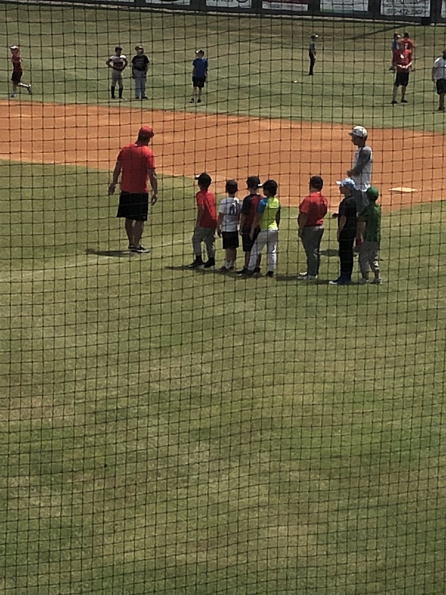 kdbeaird's tweet photo. @sikestonball  Awesome day at Bulldog Baseball Youth Camp.   #WeAreSikeston #SeriouslyIWasMelting ☀️🔥 https://t.co/avDAalHEeZ