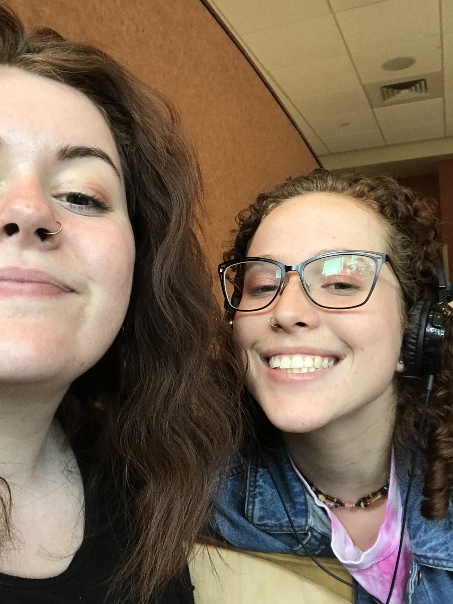 LUOLCass's tweet photo. Hanging out with #peer #advisors and editing the get involved vid!!!!!!! 💓🐛💕✨ https://t.co/UIlHkamMbt