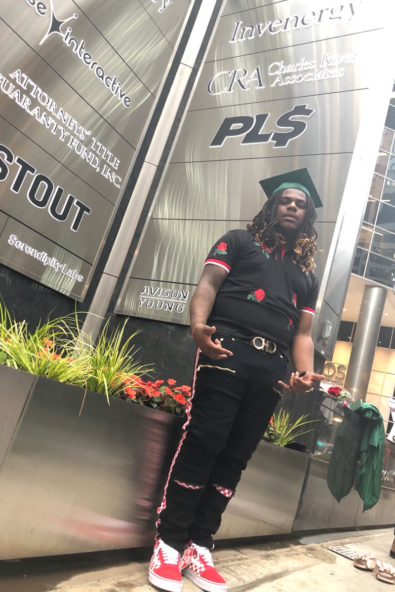 Don64Juan's tweet photo. 🏧💰🗣I PUT THE “D” IN DOPE FORREAL ‼️🥀🍚

#2K18Graduate 
#restupops https://t.co/vF37bMsHeF