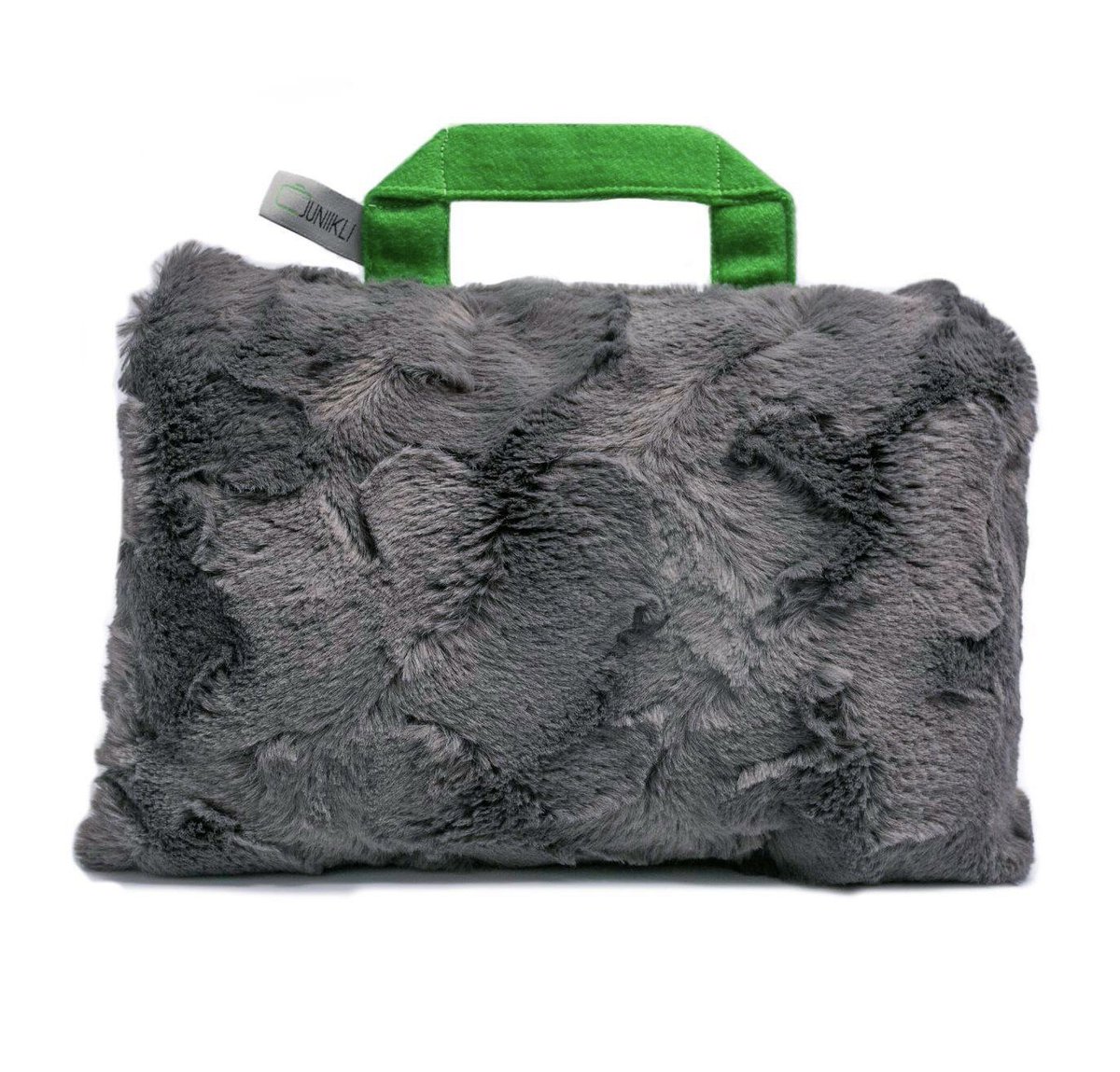 Der #Papakoffer enthält

- ein #Superpapa Spucktuch 
- Taschentücher, Rasierset, Deo, Zahnbürste
- die #Papafibel
- 3 kleine Überraschungen
- Briefvorschläge an das Kind
- eine Wundertüte mit 10 Power-Leckereien 
- das #Papakofferkissen 

Alles handgefertigt &amp; made in Germany