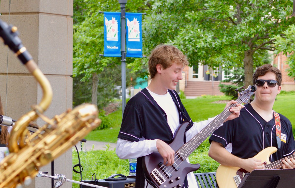 AVRandB's tweet photo. Don't miss our 2 sets at the Eagan Market Fest this Wednesday, 4 &amp; 6:30pm. It will probably make you smile! #AllAboutTheBass
More info: https://t.co/0IFbUYqARr https://t.co/nIkEjQgLwF