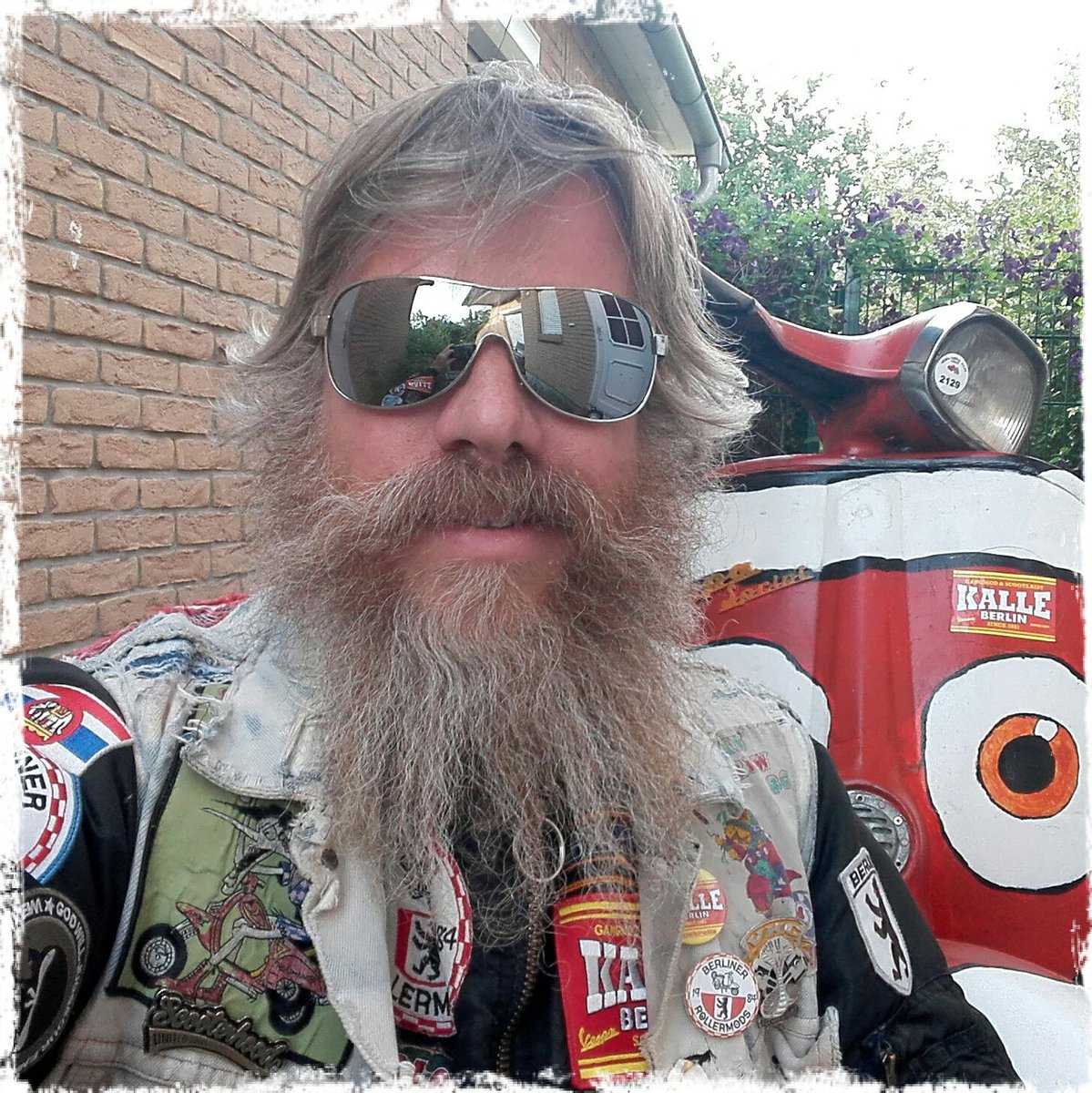 KalleBerlin1's tweet photo. #KalleBerlin #Kalle #Berlin #ScooteringIsNotAFashion ! #Scootering #Is #Not #A #Fashion #Vespa #Lambretta #Germany #Scooterboy #Morlocks #Original #Classic #Motorroller #Blech #Schalt #Mods #Gangmod https://t.co/xAl8K3kueR