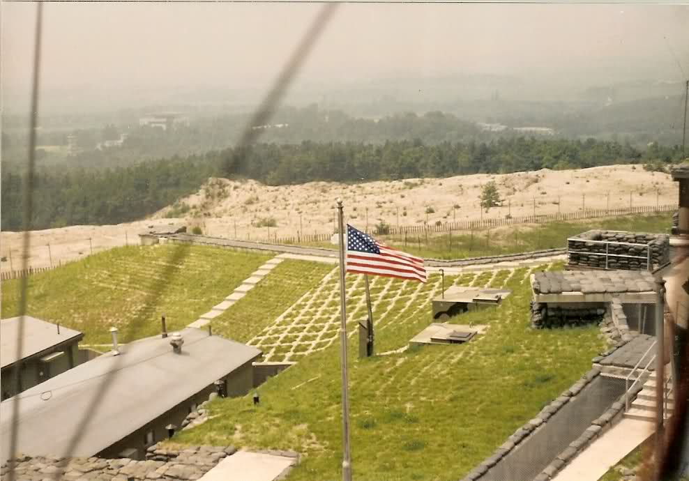 Korean_DMZ_Vets's tweet photo. Latter 1980s - Up on the Z. Guard Post Ouellete, looking north across the DMZ into North Korea.
#dmz #ouellete #dmzvets #koreandmz #dmzwar #barrierfence #guardpost #2id #jsa #korea #rok #eusa #usfk #guard https://t.co/lVvEFgJ6hq