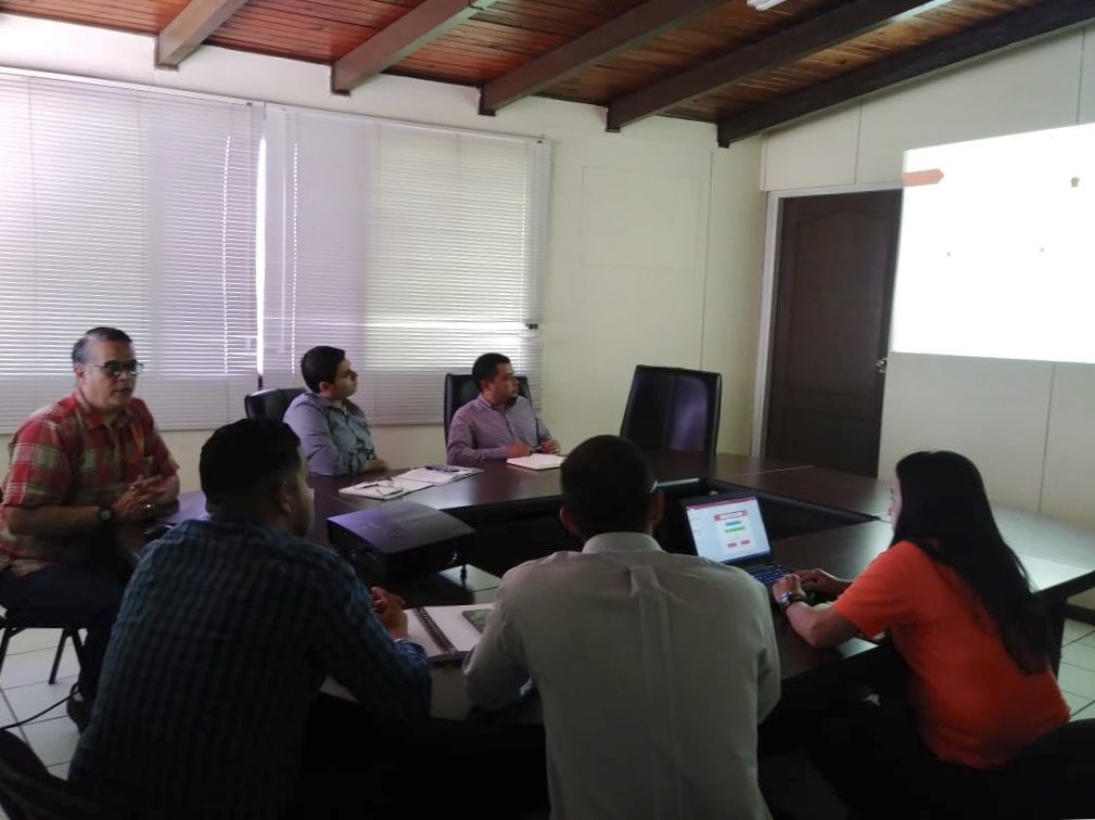 MarcoAyala07's tweet photo. Trabajando con representantes de @CareHonduras para la ejecución del proyecto #PROLEMPA el cual se desarrollara en 25 municipios que serán intervenidos a través de las oficinas municipales de juventud. 

#INJ
#Involúcrate
#ManosALaObra https://t.co/MdWMgVAA7M