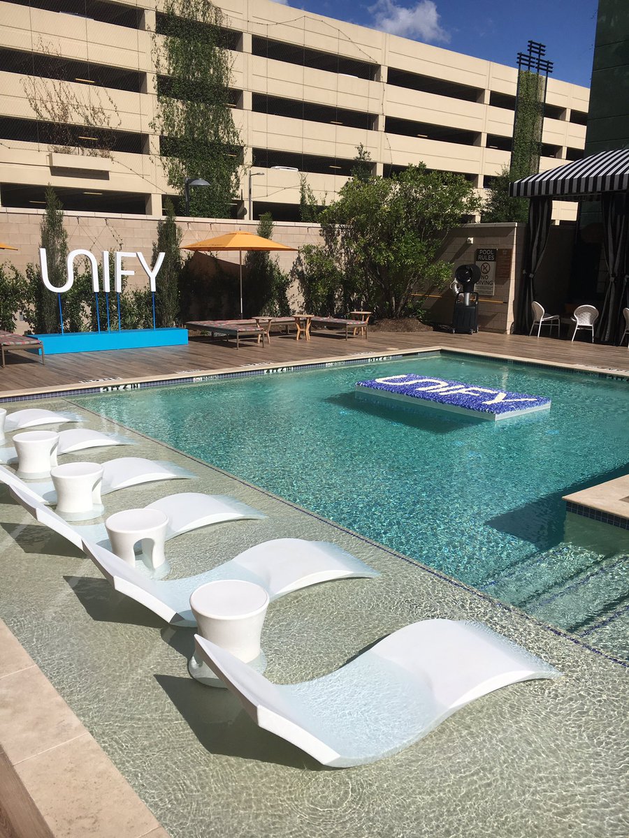 ashley_nels's tweet photo. It's hot in Houston, but #unify2018 by @BHGECO is hotter. #digital #industrial #IIot https://t.co/r1rsSoMdqs